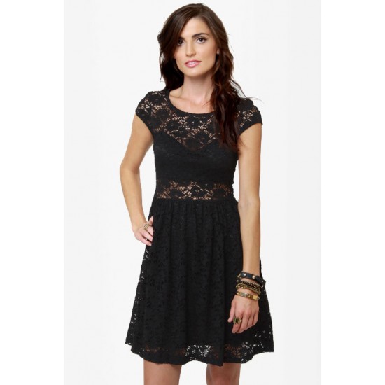 فستان دانتيل أسود فستان دانتيل أسود